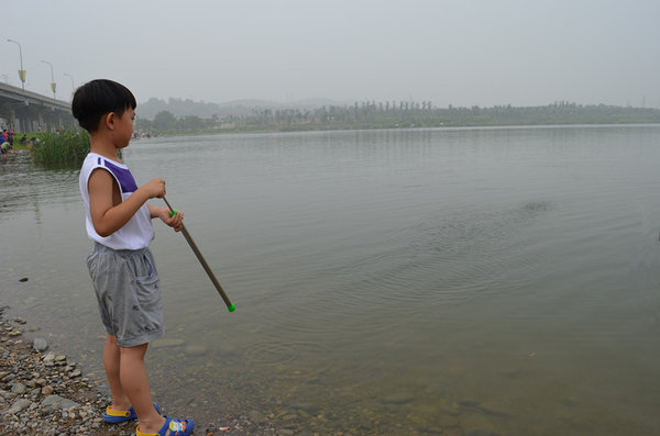 永定河畔戏水