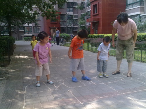 妈妈,请别担心我不会玩