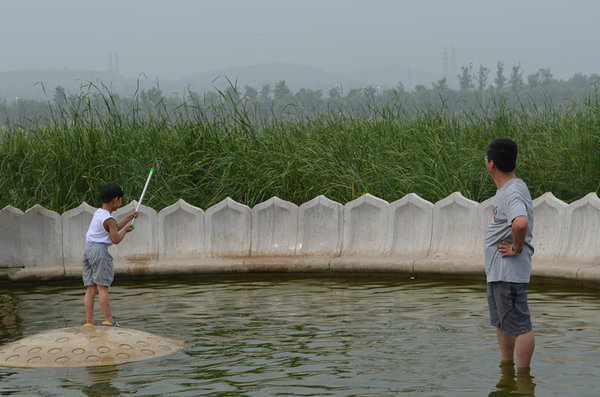 永定河畔戏水