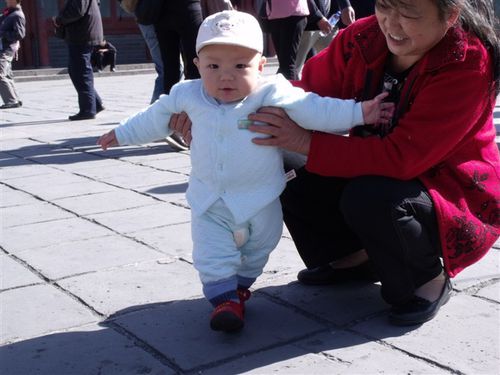 宝宝穿婴蓓乐的保暖套装 秀一下