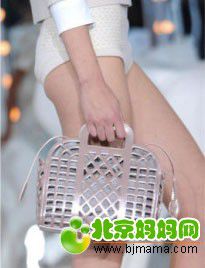 LV走起雷人的菜篮子路线 凌乱中