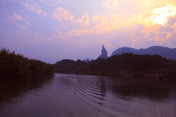 徒步丹霞锦江，登丹霞最高峰巴寨